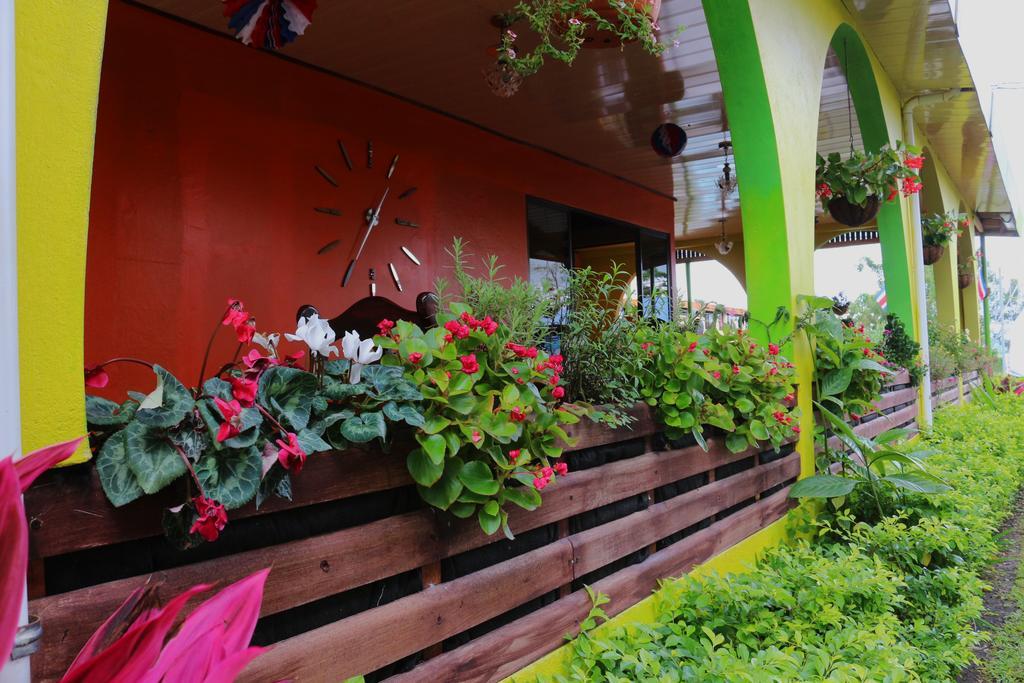 Hotel Las Flores Fortuna La Fortuna Exterior photo