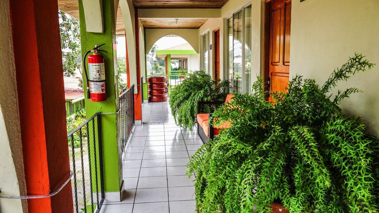 Hotel Las Flores Fortuna La Fortuna Exterior photo